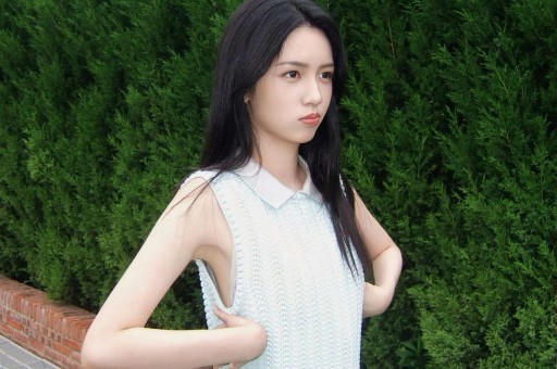 曝男明星KTV亲女网红 曝男明星KTV亲女网红